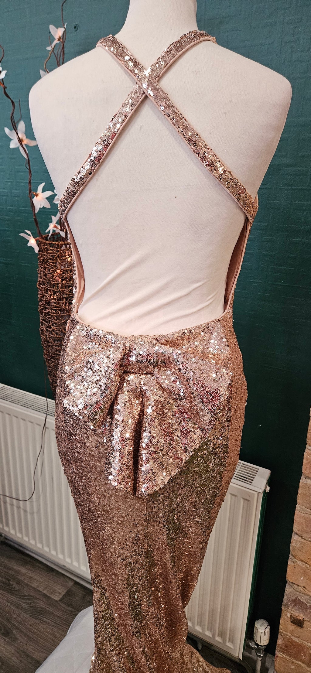 Bnwt quiz sparkly sequin gold backless bow back occassion dress size 6 rrp £99