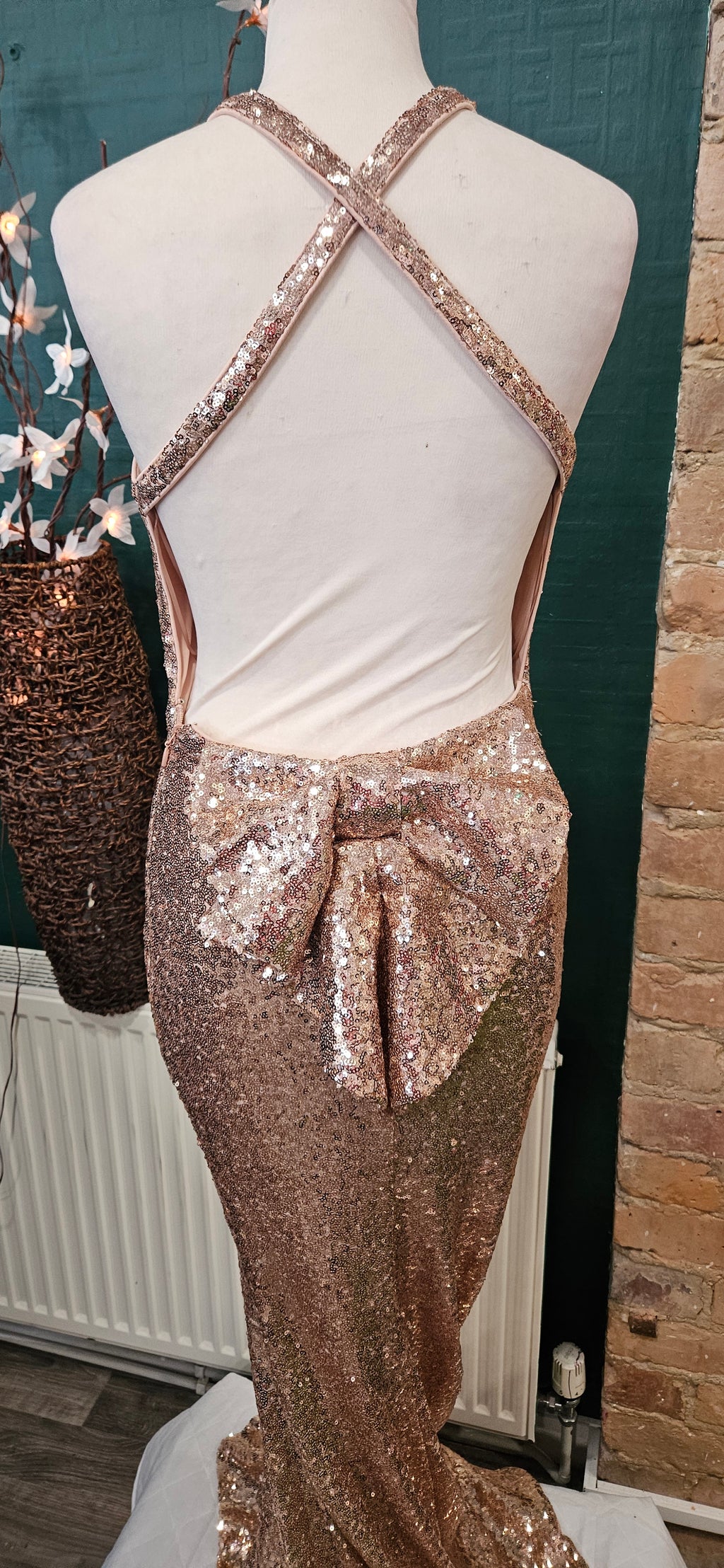 Bnwt quiz sparkly sequin gold backless bow back occassion dress size 6 rrp £99