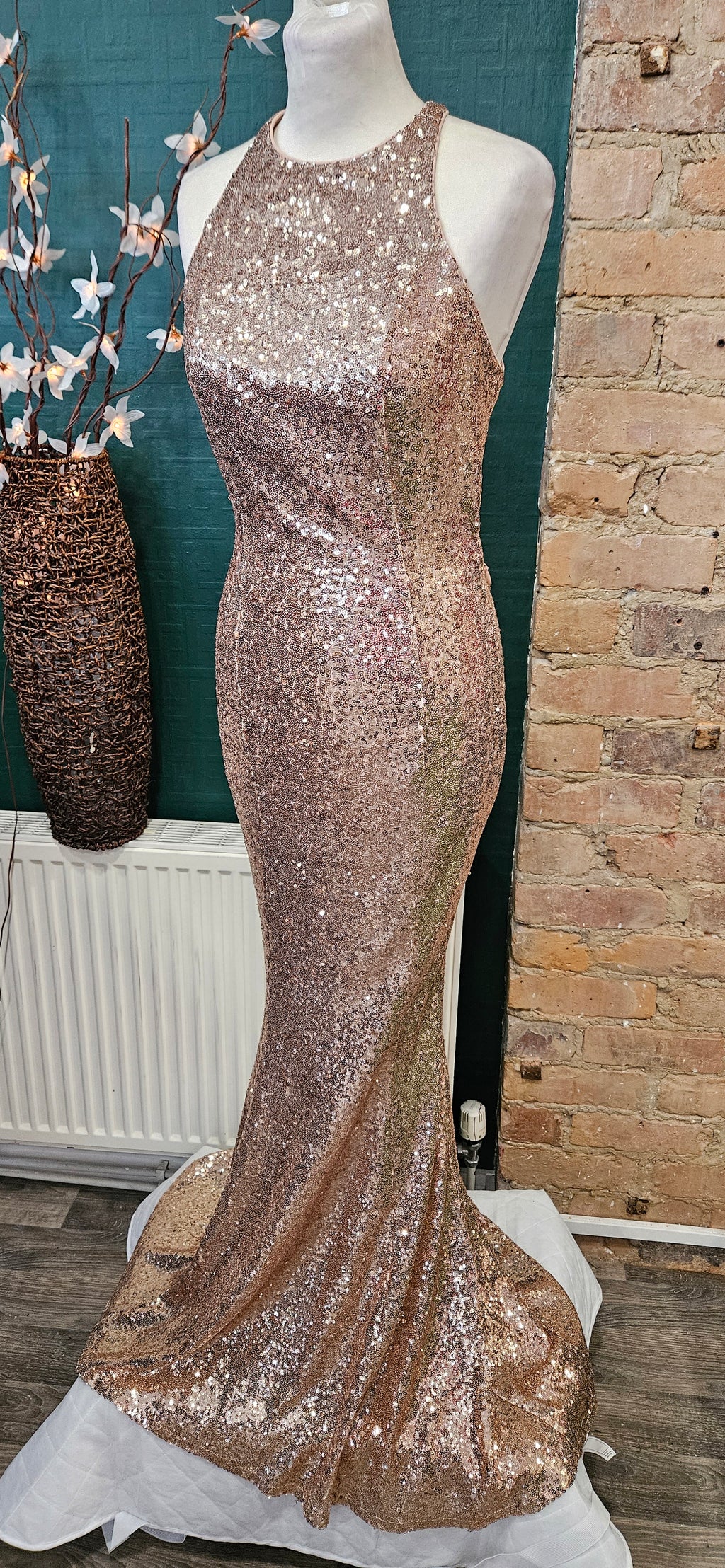 Bnwt quiz sparkly sequin gold backless bow back occassion dress size 6 rrp £99