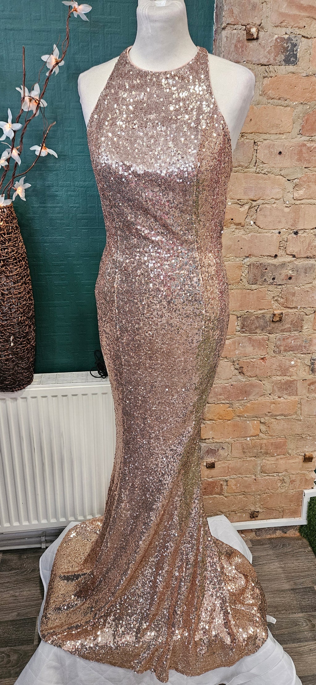 Bnwt quiz sparkly sequin gold backless bow back occassion dress size 6 rrp £99