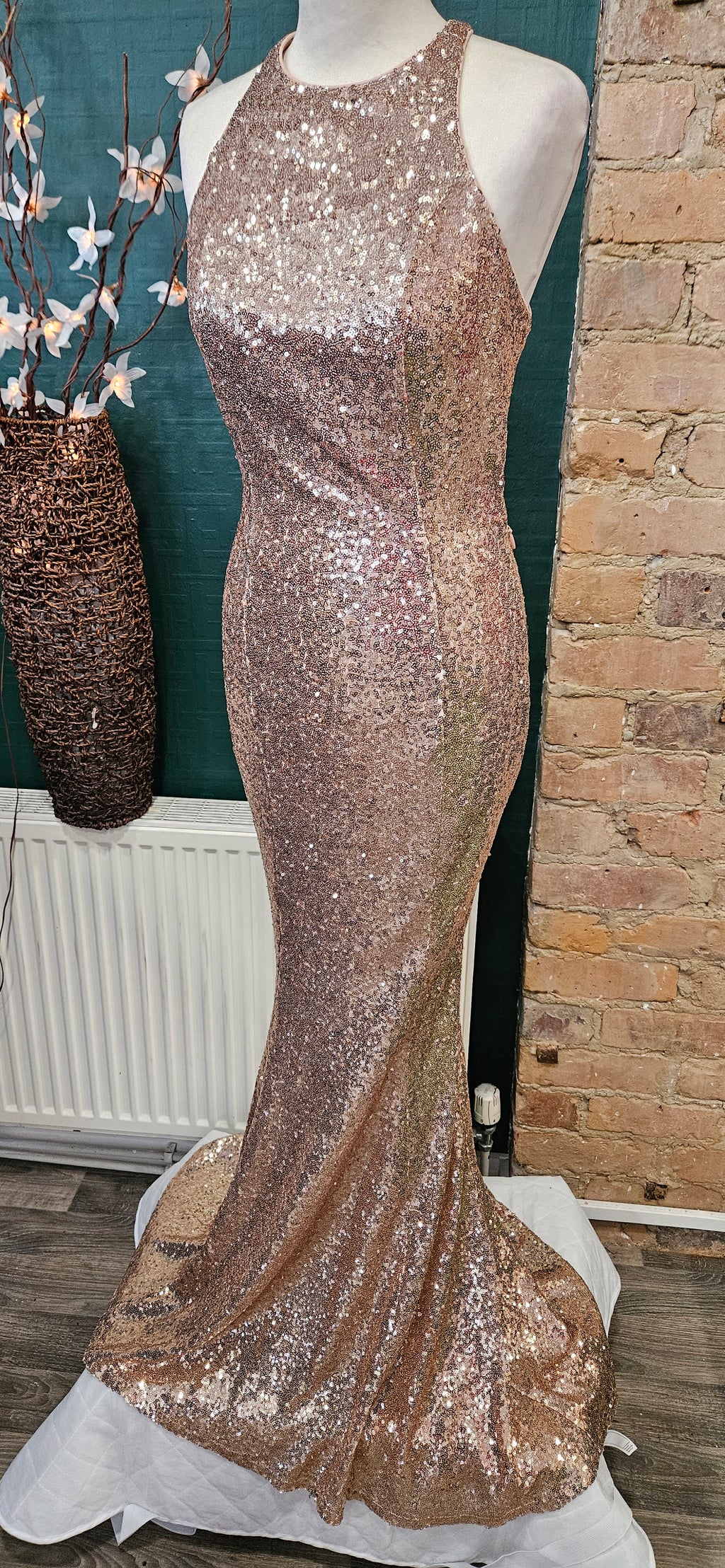 Bnwt quiz sparkly sequin gold backless bow back occassion dress size 6 rrp £99